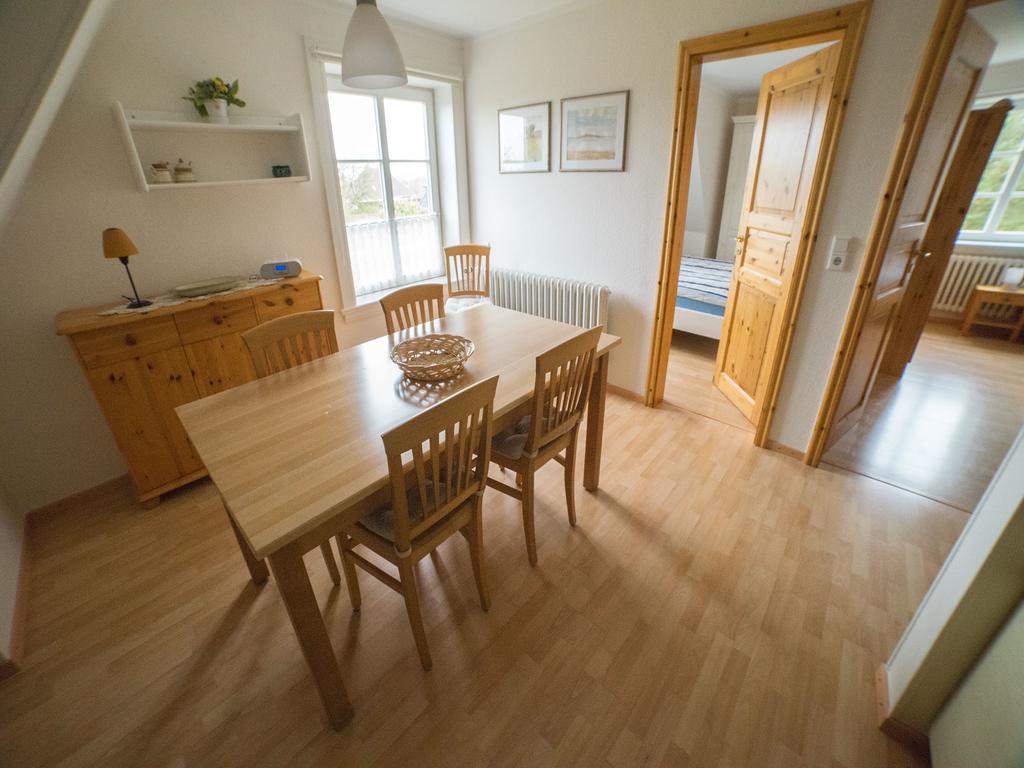 Haus Am Deich Appartement Utersum Buitenkant foto